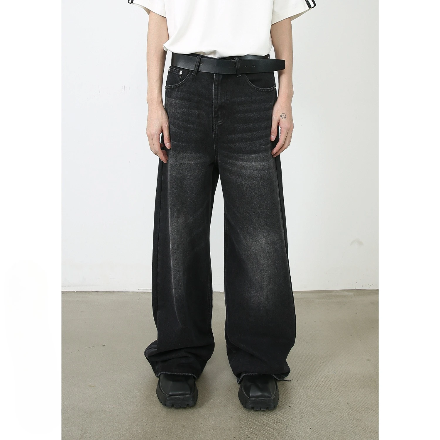 Vintage Men's Baggy Denim Trousers 2025 New Streetwear Wide Leg Loose Denim Pants Fashion Distressed Straight Pants
Vintage Men's Baggy Denim Trousers 2025 New Streetwear Wide Leg Loose Denim Pants Fashion Distressed Straight Pants