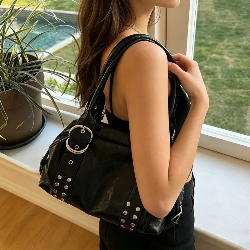 Fashion rivet women Shoulder Bag PU leather Hot girl motorcycle bag bolsa feminina female Underarm Bag ladies big handbag Black
Fashion rivet women Shoulder Bag PU leather Hot girl motorcycle bag bolsa feminina female Underarm Bag ladies big handbag Black