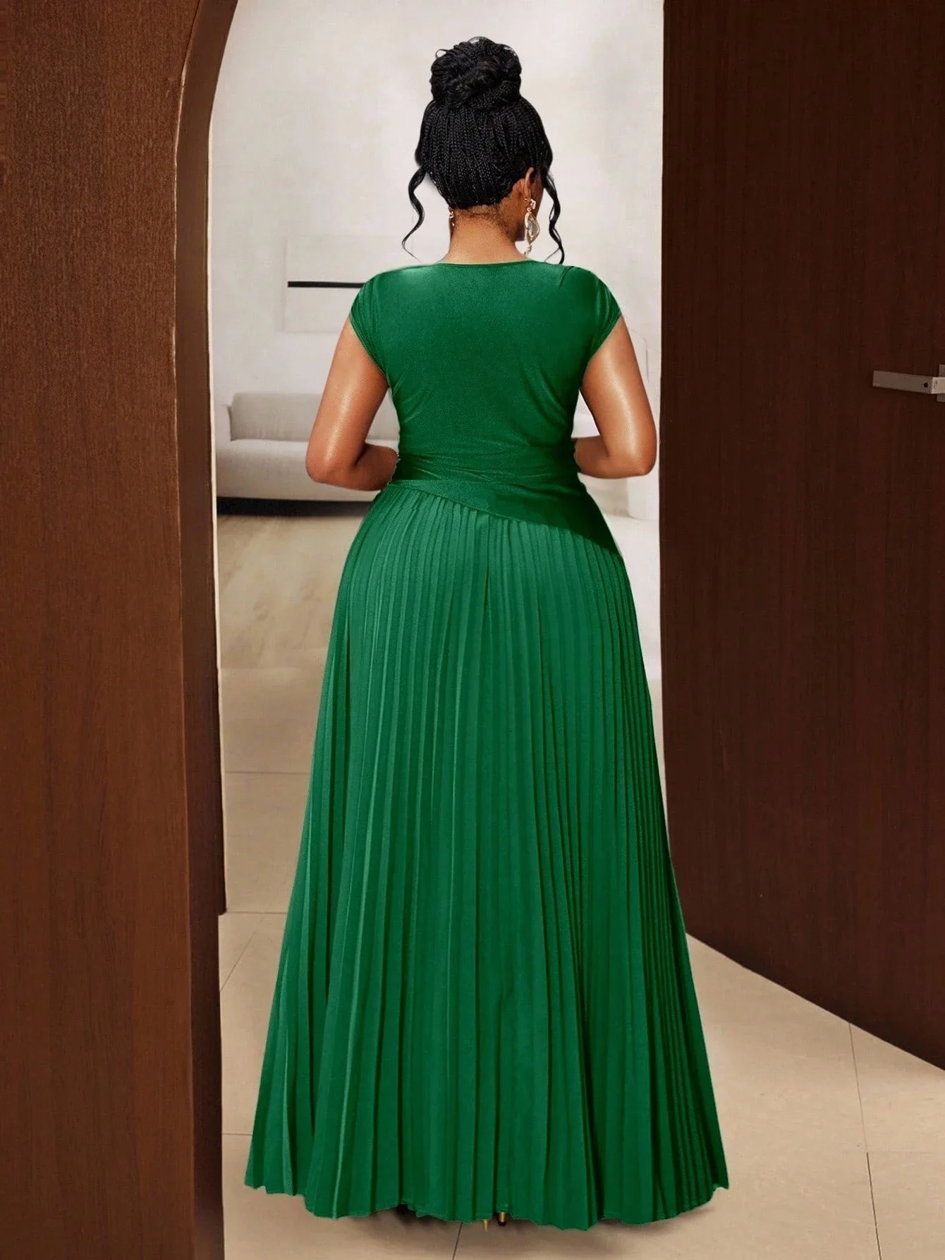 Elegant Solid Green Pleated Round Neck Short Sleeve Floor Length Party Dress
Elegant Solid Green Pleated Round Neck Short Sleeve Floor Length Party Dress