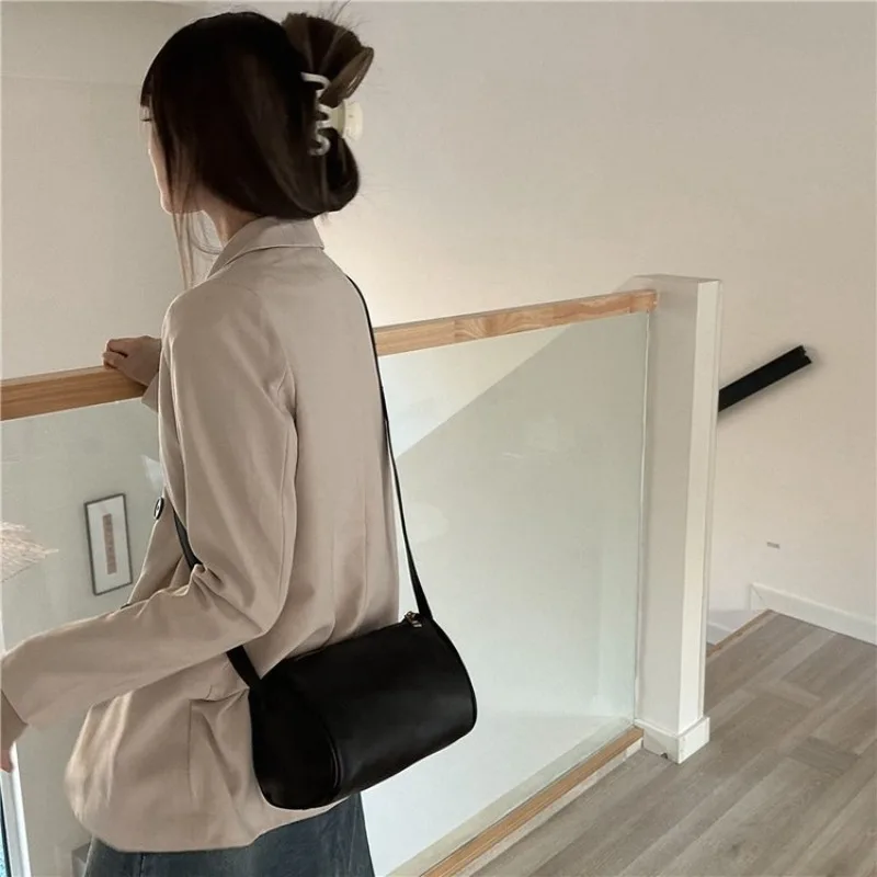 Fashion Vintage Women Leather Handbag High End Classic Elegant Trendy Paris Crossbody Messenger Tote Bag
Fashion Vintage Women Leather Handbag High End Classic Elegant Trendy Paris Crossbody Messenger Tote Bag