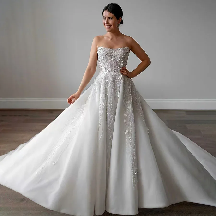 Luxury A Line Wedding Dresses Strapless Beading Applique Pearls 3D Flowers Satin Bridal Gowns Bride Dresses Vestidos De Noiva
Luxury A Line Wedding Dresses Strapless Beading Applique Pearls 3D Flowers Satin Bridal Gowns Bride Dresses Vestidos De Noiva