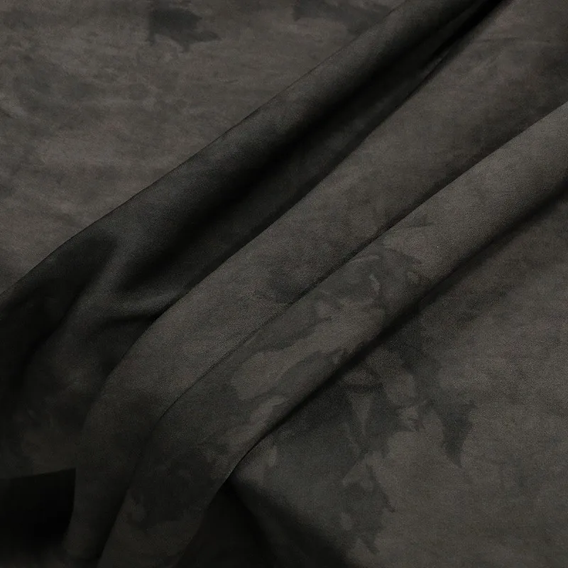 Plant mud tie-dyed intangible cultural heritage Xiangyunsha fabric heavy satin silk double-sided suit designer
Plant mud tie-dyed intangible cultural heritage Xiangyunsha fabric heavy satin silk double-sided suit designer