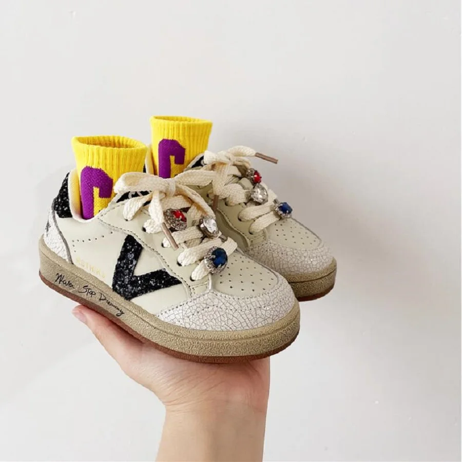 2026 Autumn New Children's Shoes Boys' Soft Sole Comfortable Sports Casual Shoes Girls' Fashion Bright Diamond Girls' Board Shoe
2026 Autumn New Children's Shoes Boys' Soft Sole Comfortable Sports Casual Shoes Girls' Fashion Bright Diamond Girls' Board Shoe