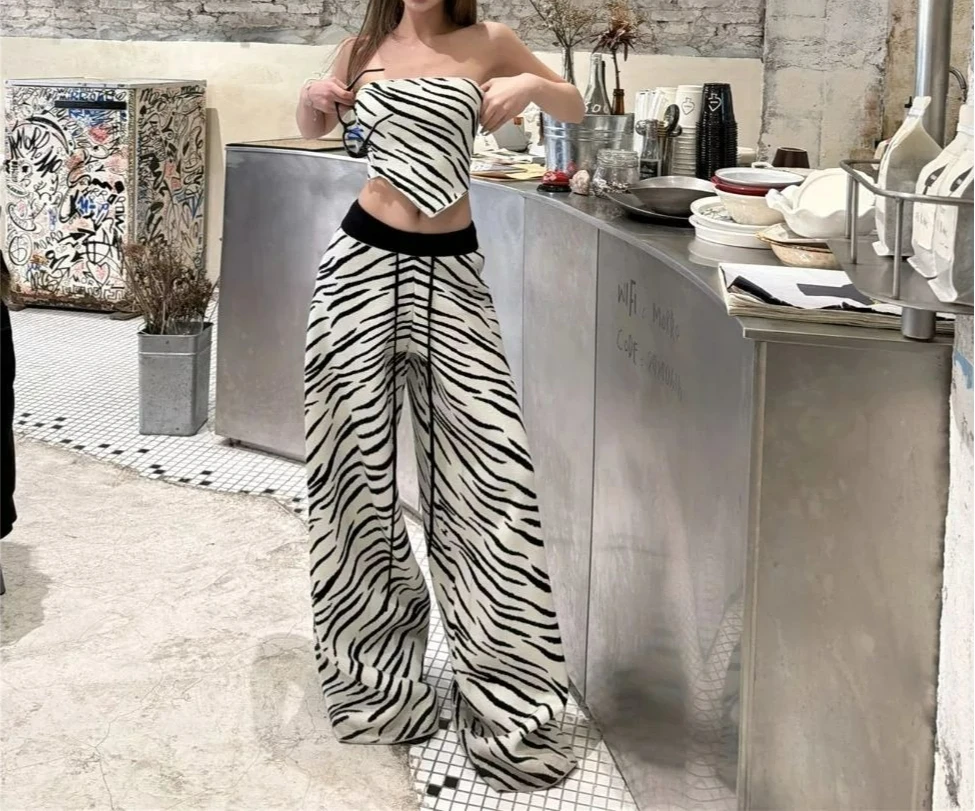 Temperament Suit Women's Spring and Summer Zebra Pattern Short Tube Top High Waist Loose Wide Leg Trousers
Temperament Suit Women's Spring and Summer Zebra Pattern Short Tube Top High Waist Loose Wide Leg Trousers