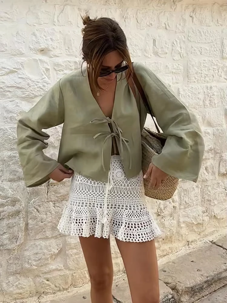 Cotton Linen Lace Up Bow Shirts Women Loose Hollow Out V Neck Long Sleeve Tops Female 2024 Spring New Lady Streetwear Top
Cotton Linen Lace Up Bow Shirts Women Loose Hollow Out V Neck Long Sleeve Tops Female 2024 Spring New Lady Streetwear Top