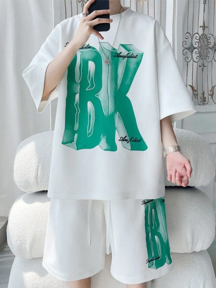 Летняя спортивная одежда для мальчиков-подростков: комплект из футболки и шорт для баскетбола, повседневный стильный костюм из двух предметов, дышащий, свободного кроя.
Летняя спортивная одежда для мальчиков-подростков: комплект из футболки и шорт для баскетбола, повседневный стильный костюм из двух предметов, дышащий, свободного кроя.