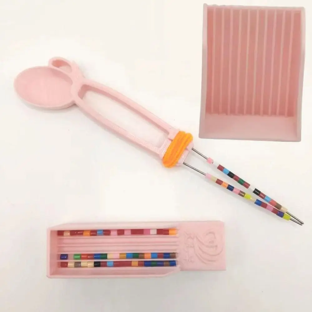 Creative Diamond Clips Pen Tray Kits Double Needle Handheld Padding Bean Pen DIY Padding Bean Pen Rhinestone Painting Separator
Creative Diamond Clips Pen Tray Kits Double Needle Handheld Padding Bean Pen DIY Padding Bean Pen Rhinestone Painting Separator