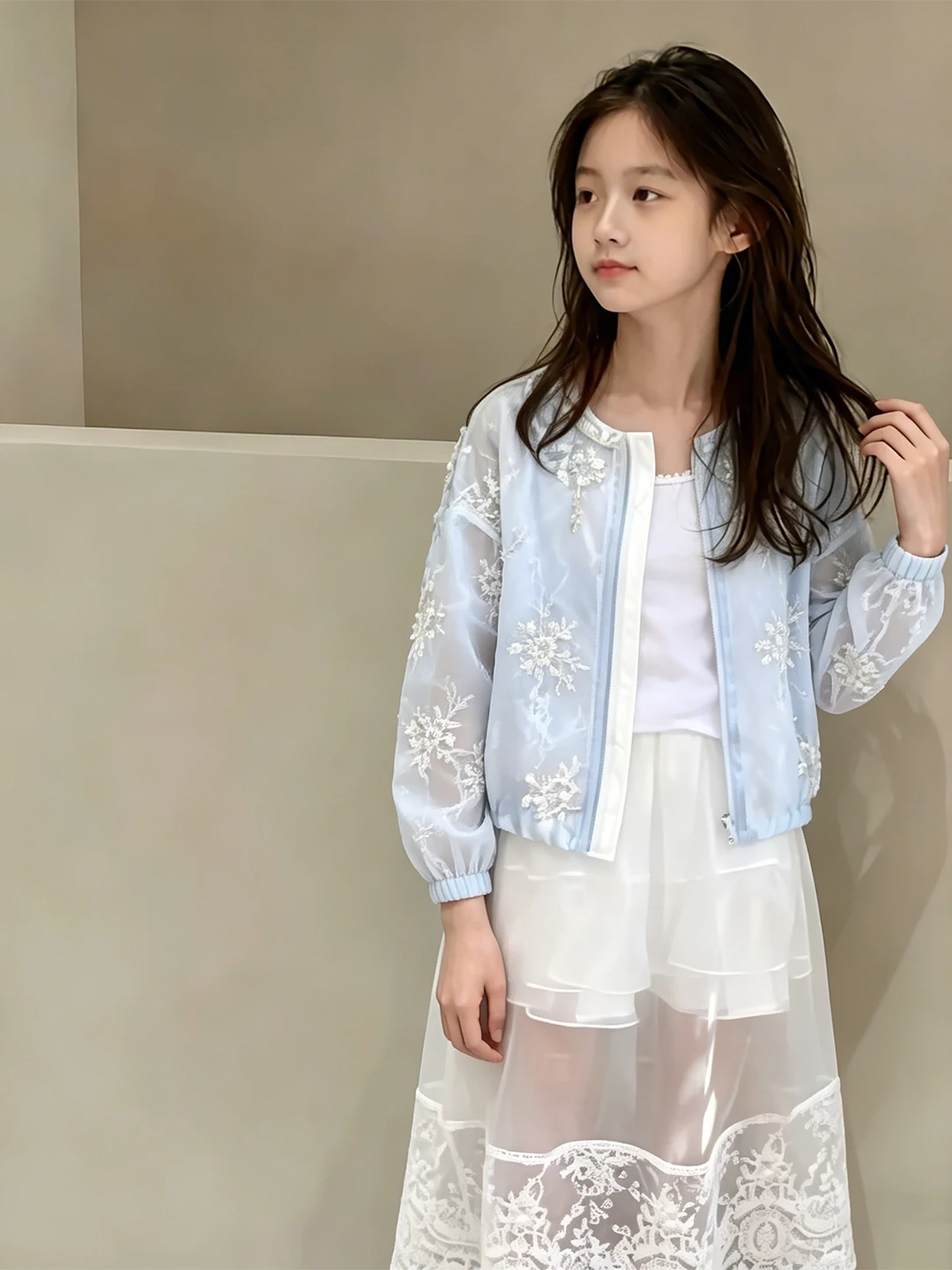 Girls Summer Outdoor Fashionable Sun Protection Coat Thin Casual Style Long Sleeve Zipper Closure Embroidered Design Standard...
Girls Summer Outdoor Fashionable Sun Protection Coat Thin Casual Style Long Sleeve Zipper Closure Embroidered Design Standard...