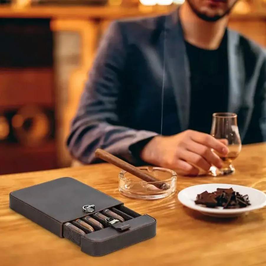 Винтажный футляр для сигар из натуральной кожи ручной работы, дорожный хьюмидор с замком для 6 сигар, подарок для мужчин, аксессуары для курения
Винтажный футляр для сигар из натуральной кожи ручной работы, дорожный хьюмидор с замком для 6 сигар, подарок для мужчин, аксессуары для курения