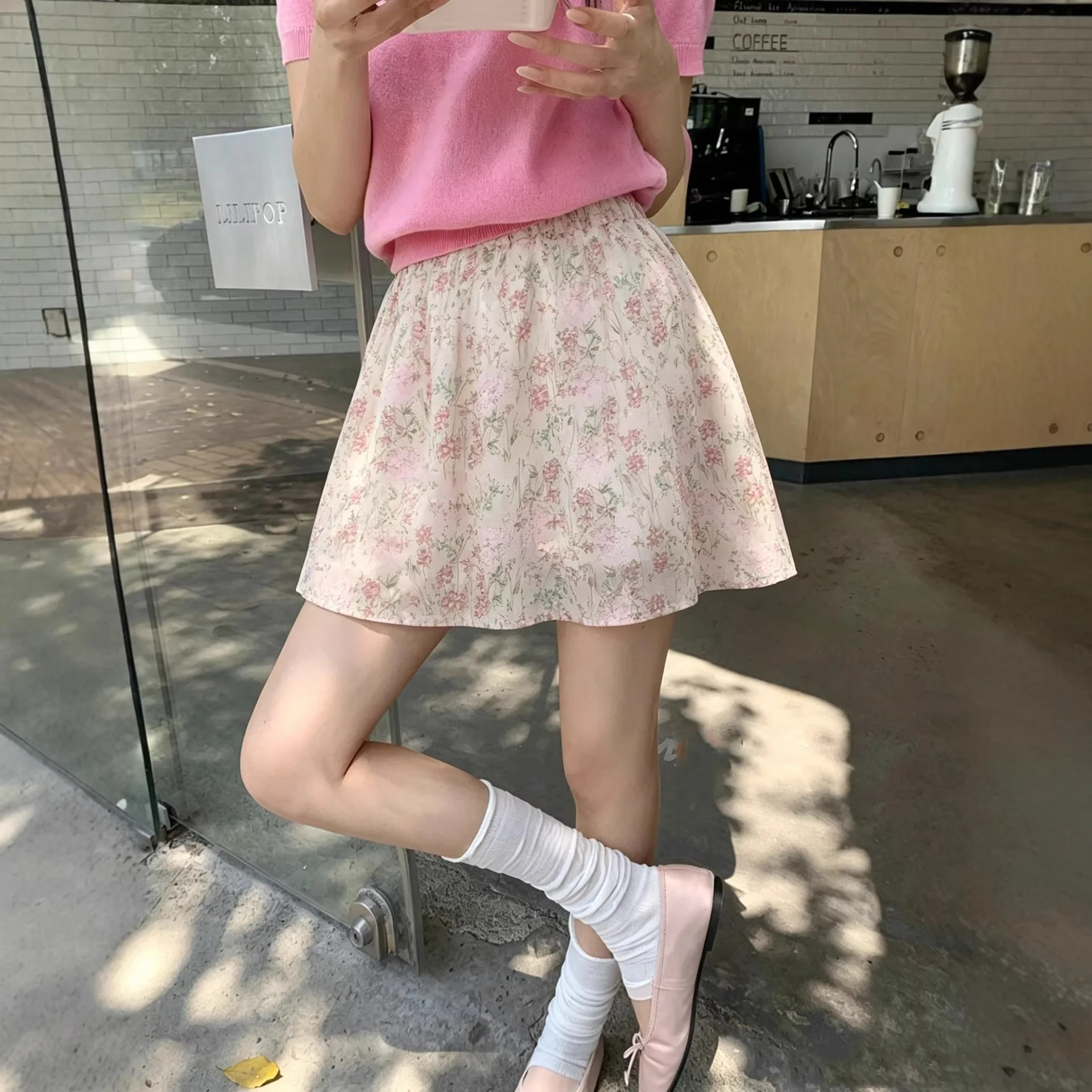 Sweet Wind Floral Lace-up Skirt Women's Summer High Waist Thin A-shaped Skirt Zipper Short Skirt
Sweet Wind Floral Lace-up Skirt Women's Summer High Waist Thin A-shaped Skirt Zipper Short Skirt