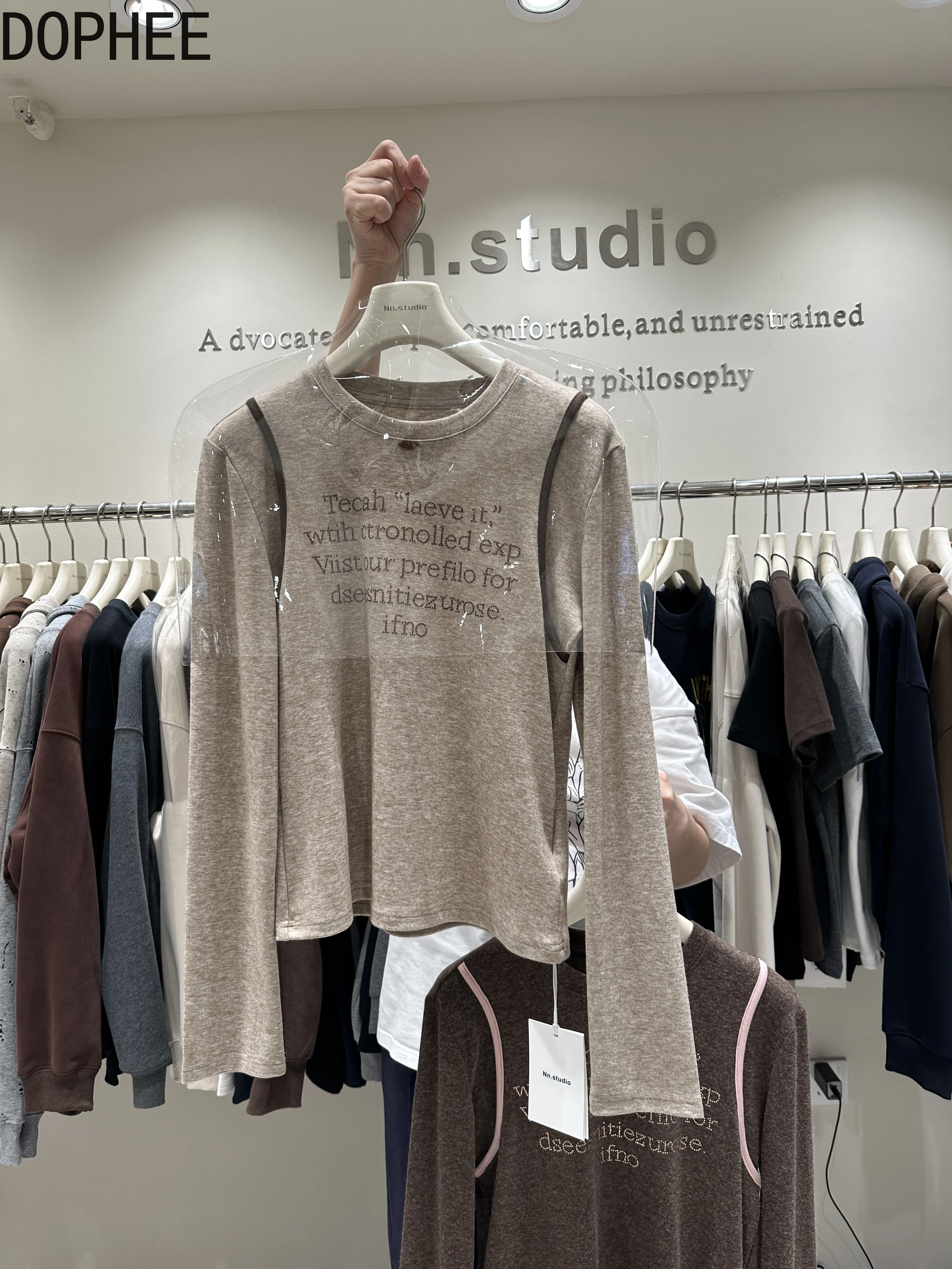 Женская футболка с длинным рукавом, осень-зима, утягивающие базовые футболки с бриллиантами и буквами, модные женские пуловеры с круглым вырезом, топы
Женская футболка с длинным рукавом, осень-зима, утягивающие базовые футболки с бриллиантами и буквами, модные женские пуловеры с круглым вырезом, топы