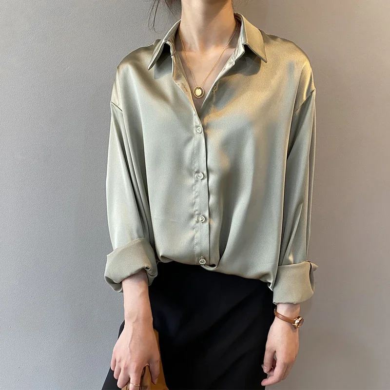 Zagros Elegant satin loose women's shirt, spring lapel ladies' shirt, autumn retro casual button silk top
Zagros Elegant satin loose women's shirt, spring lapel ladies' shirt, autumn retro casual button silk top