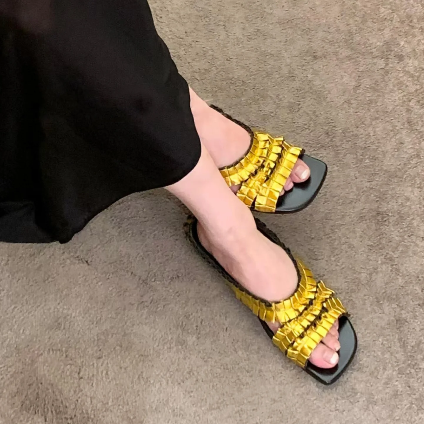 Summer Pleated Leather Open Toe Slippers Women Lazy Flat Sandals Outdoor Leisure Vacation Shoes Daily Versatile Single Shoes
Summer Pleated Leather Open Toe Slippers Women Lazy Flat Sandals Outdoor Leisure Vacation Shoes Daily Versatile Single Shoes