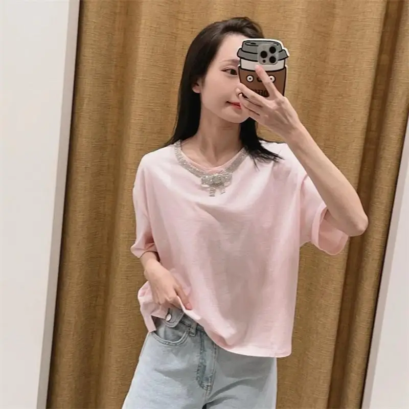 Pink round Neck T-Shirt with Diamond Knot Design Casual Sweet Style Loose Fit Cotton Spring Summer Women's Top
Pink round Neck T-Shirt with Diamond Knot Design Casual Sweet Style Loose Fit Cotton Spring Summer Women's Top
