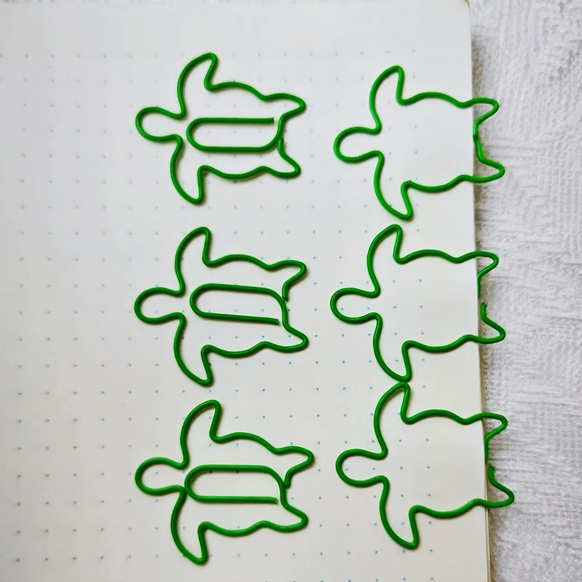 25Pcs Cute Turtle Shaped Paperclips Animal Metal Paper Clips Aesthetic Office School Supplies for Document Journaling
25Pcs Cute Turtle Shaped Paperclips Animal Metal Paper Clips Aesthetic Office School Supplies for Document Journaling