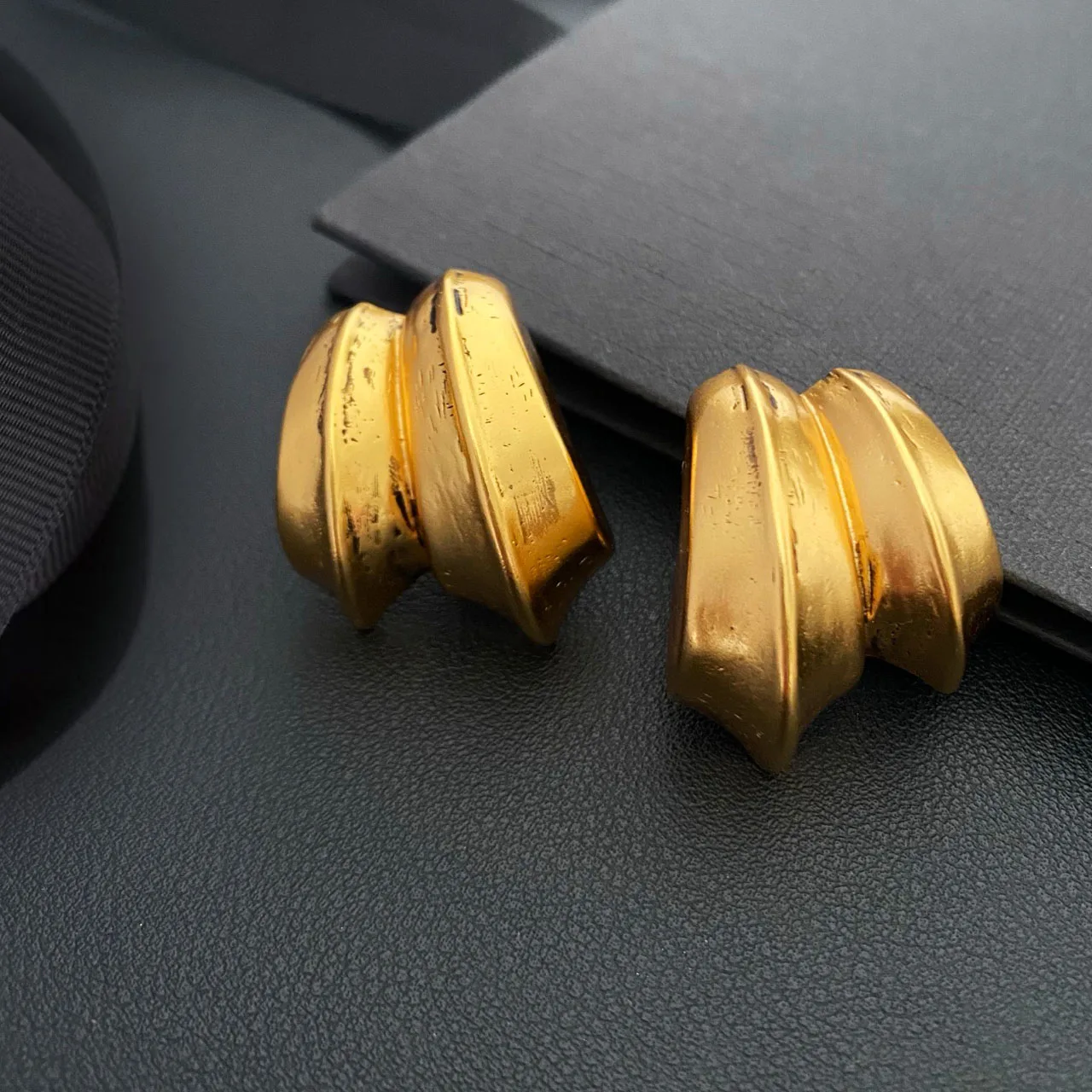 New Jewelry & Accessories classic Style Three-Dimensional Relief Irregular Shape Ear Clip Earrings For Women's Party & Gifts
New Jewelry & Accessories classic Style Three-Dimensional Relief Irregular Shape Ear Clip Earrings For Women's Party & Gifts