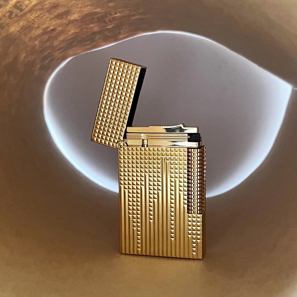 D Brand High-Rise Grid Pattern Series 2 Gas Lighter Collector's Treasure Top Father's Day Gift Parisian Crafted Smoking Accesso
D Brand High-Rise Grid Pattern Series 2 Gas Lighter Collector's Treasure Top Father's Day Gift Parisian Crafted Smoking Accesso