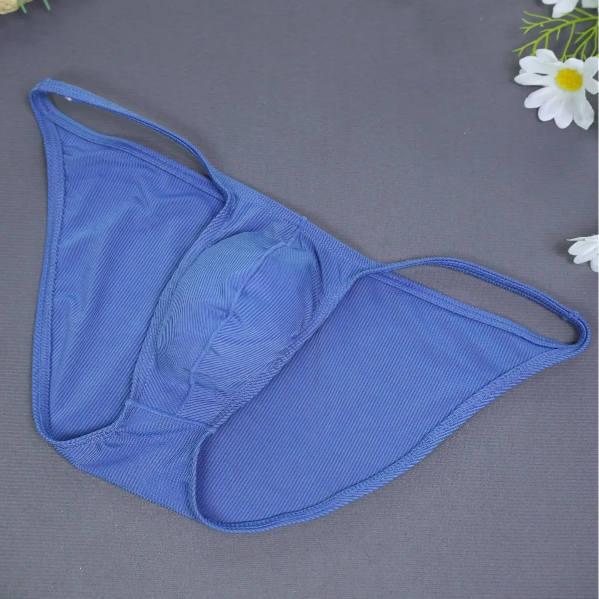 Ribbed Ice Silk Brief for Men Sexy U Convex Pouch Tangas Gays Erotic Low Waist High Fork Underwear Comfortable Sports Underpants
Ribbed Ice Silk Brief for Men Sexy U Convex Pouch Tangas Gays Erotic Low Waist High Fork Underwear Comfortable Sports Underpants