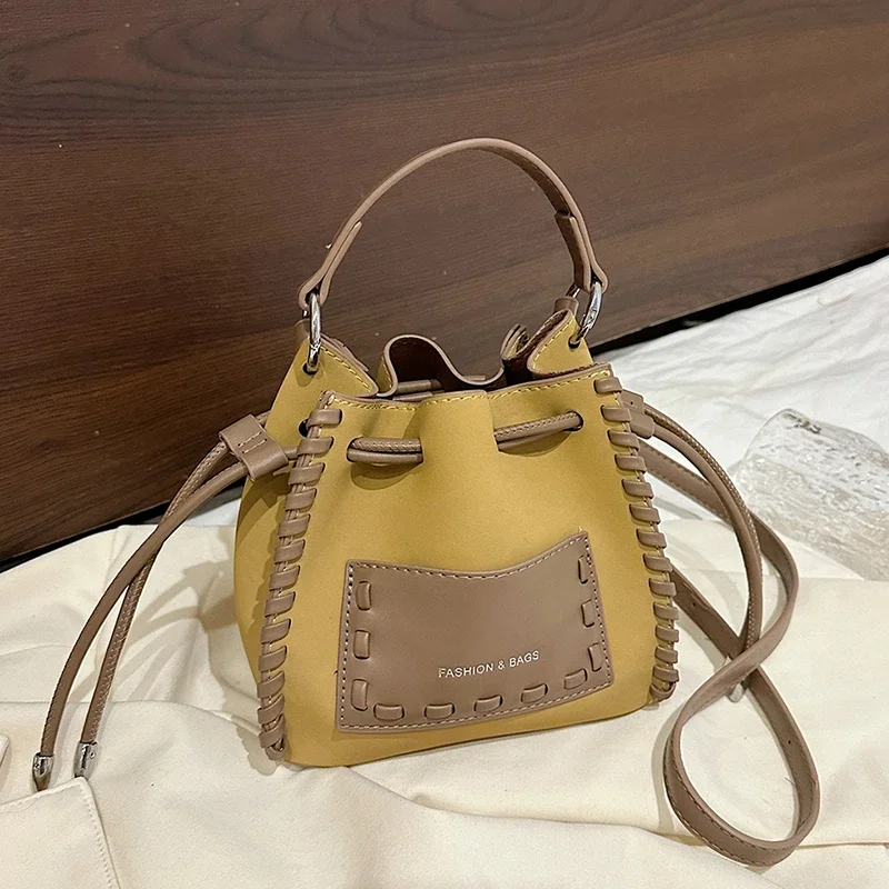2024 Autumn New Fashion Ladies Handbag Retro Style Weave Drawstring Drawstring Versatile Commute Single Shoulder Crossbody Bag
2024 Autumn New Fashion Ladies Handbag Retro Style Weave Drawstring Drawstring Versatile Commute Single Shoulder Crossbody Bag