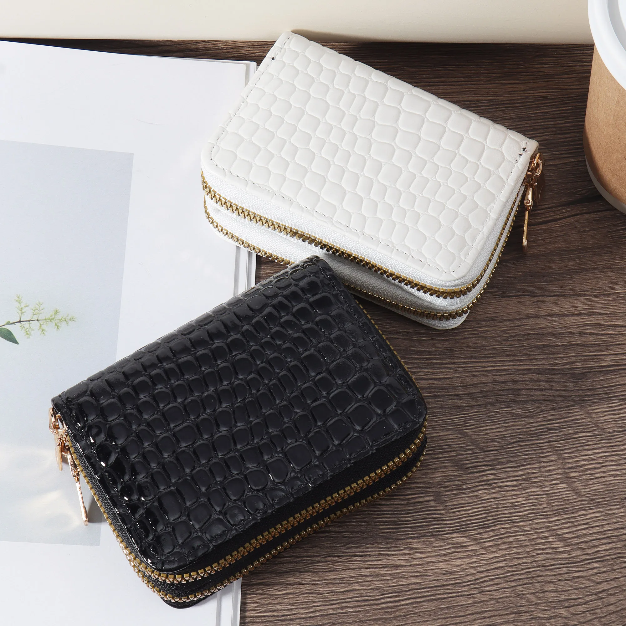 Женский минималистичный кошелек, портмоне на молнии, портативный короткий кошелек-клатч
Женский минималистичный кошелек, портмоне на молнии, портативный короткий кошелек-клатч