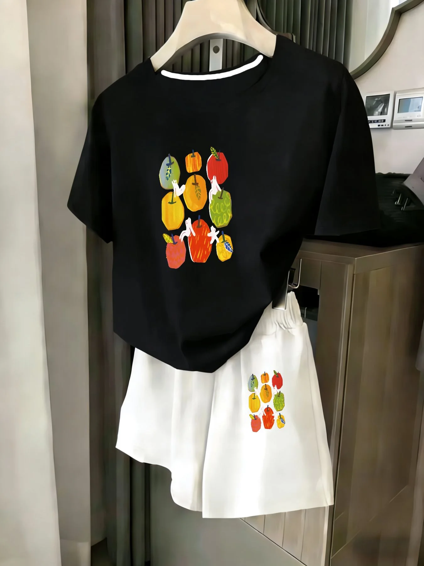Ladies 2-Piece Set Summer Beach Vacation Casual round Neck Short Sleeve Random Print T-Shirt Elastic Waist Shorts Suit Comfortab
Ladies 2-Piece Set Summer Beach Vacation Casual round Neck Short Sleeve Random Print T-Shirt Elastic Waist Shorts Suit Comfortab
