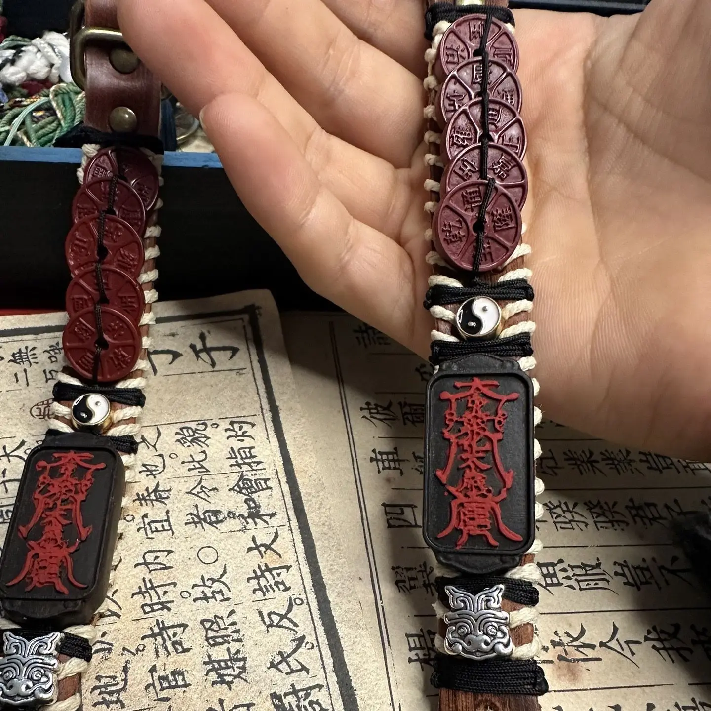 Natural Cinnabar Five Emperors Money Hand Rope HandWoven Original Chinese Style Bracelet for Men and Women Ward Off Evil Spirits
Natural Cinnabar Five Emperors Money Hand Rope HandWoven Original Chinese Style Bracelet for Men and Women Ward Off Evil Spirits