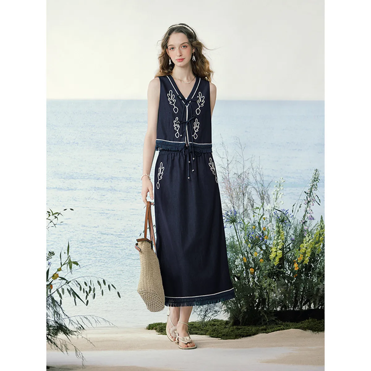 Sweet & Cool Embroidered Tassel Two-Piece Set with Jumping Poetry
Sweet & Cool Embroidered Tassel Two-Piece Set with Jumping Poetry