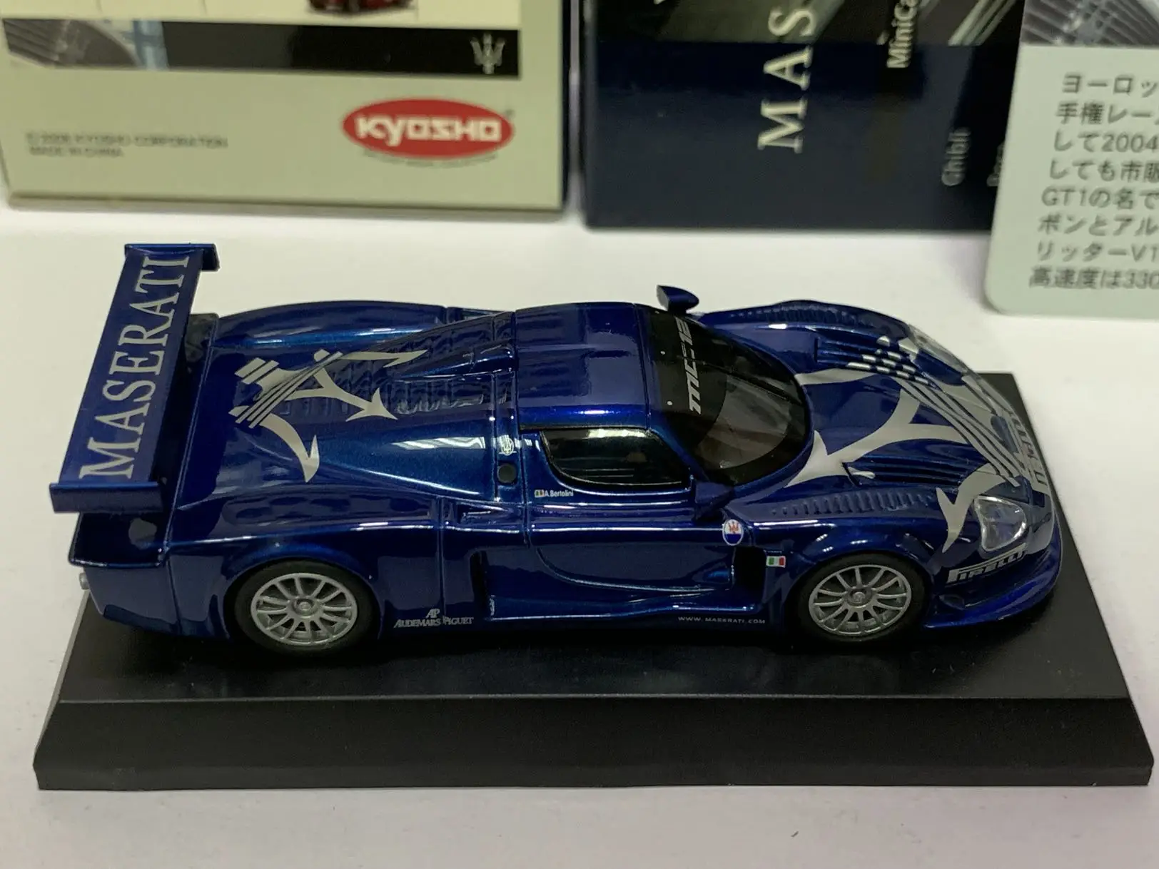 1:64 KYOSHO Maserati MC12 GT1 Collection of die cast alloy trolley model ornaments
1:64 KYOSHO Maserati MC12 GT1 Collection of die cast alloy trolley model ornaments