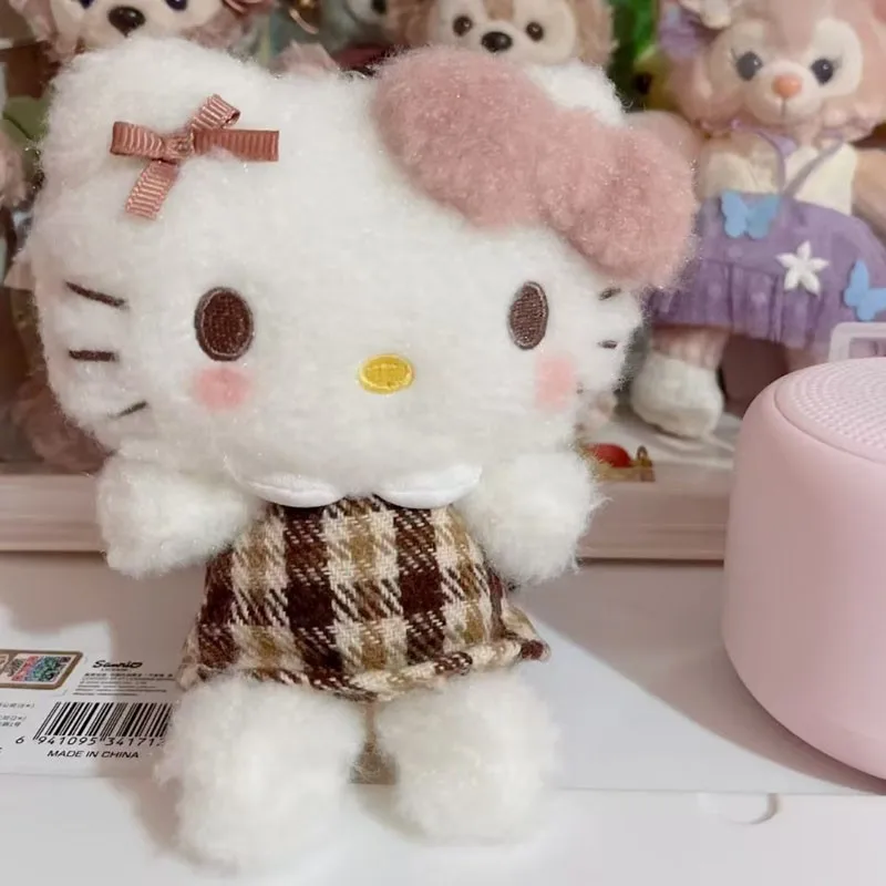 Sanrio Hello Kitty мокко клетчатая юбка плюшевая кукла брелок Maillard цветной рюкзак кулон милая сумочка подвески аксессуары подарки
Sanrio Hello Kitty мокко клетчатая юбка плюшевая кукла брелок Maillard цветной рюкзак кулон милая сумочка подвески аксессуары подарки