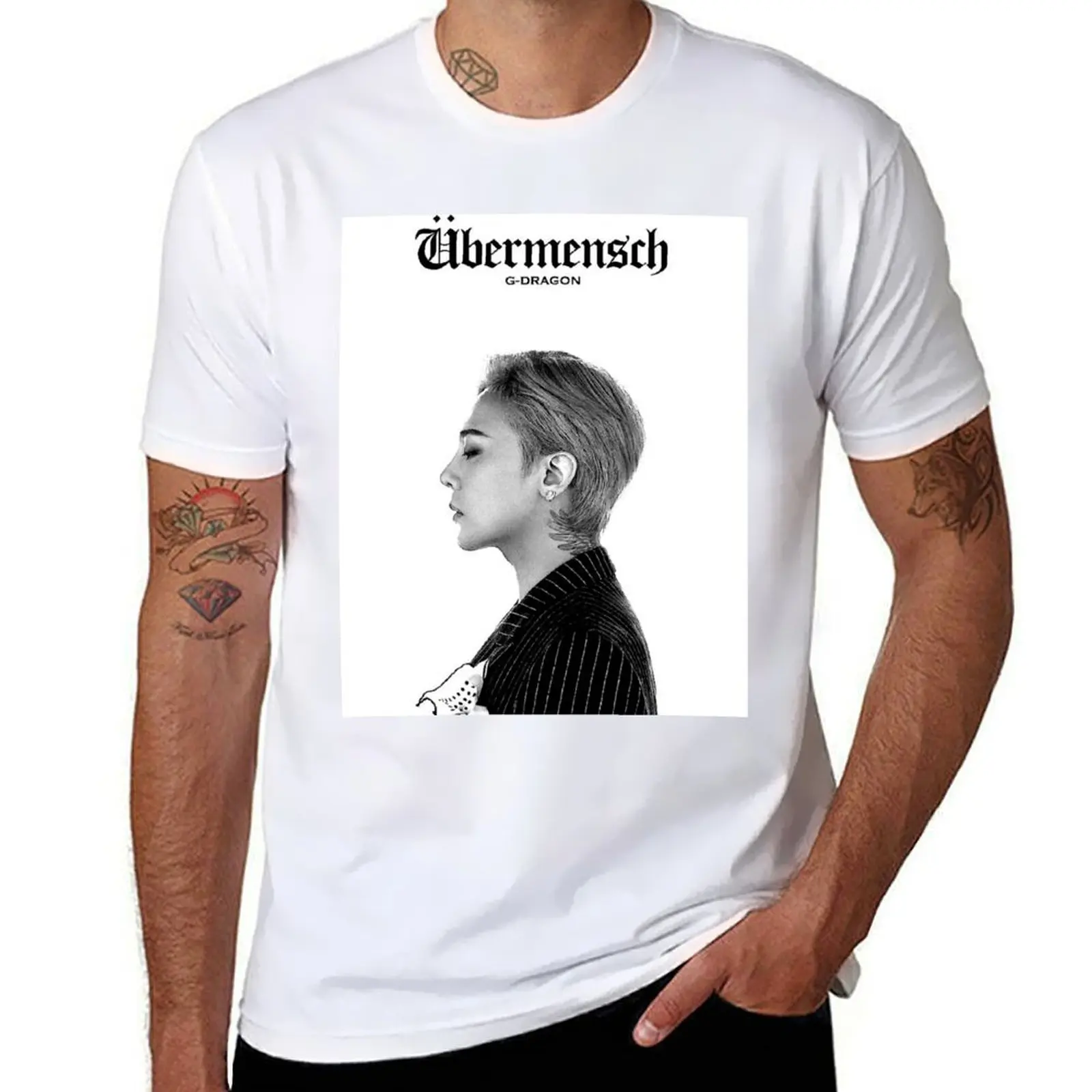 G-DRAGON übermensch poster 2025 World Tour comeback Big Bang kpop group T-Shirt t shirts for man cotton T-Shirt
G-DRAGON übermensch poster 2025 World Tour comeback Big Bang kpop group T-Shirt t shirts for man cotton T-Shirt