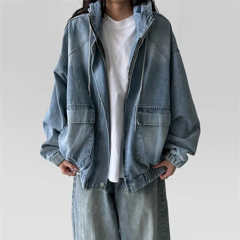 Loose Fitting Denim Jacket with Large Pockets And Hood for Women Blue Casual Outerwear Vintage Style Long Sleeve Zipper Closure
Loose Fitting Denim Jacket with Large Pockets And Hood for Women Blue Casual Outerwear Vintage Style Long Sleeve Zipper Closure