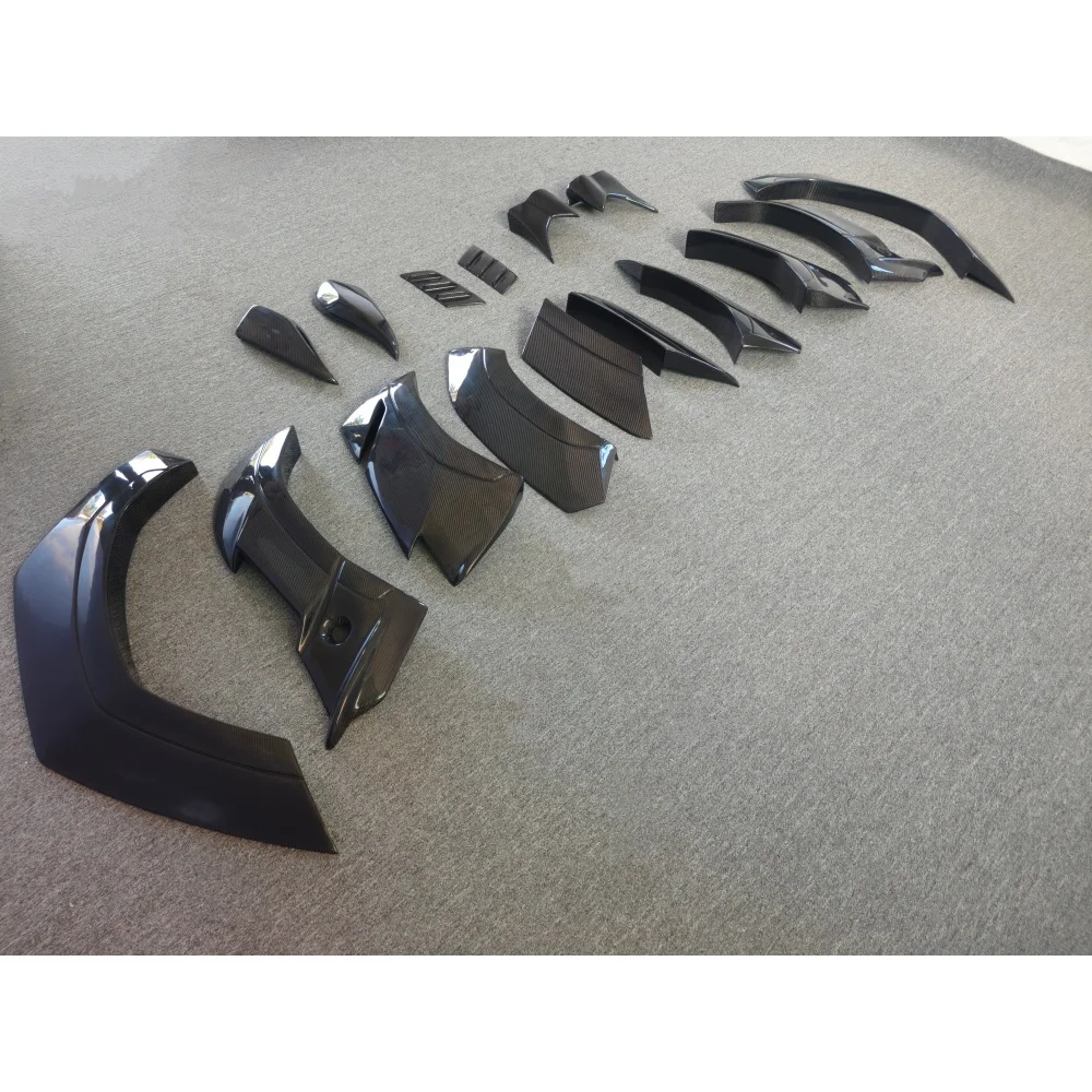New 1016 Style High-quality Carbon Fiber Wheel Arch Decoration Modification Suitable for 22-23 Lamborghini URUS Models
New 1016 Style High-quality Carbon Fiber Wheel Arch Decoration Modification Suitable for 22-23 Lamborghini URUS Models