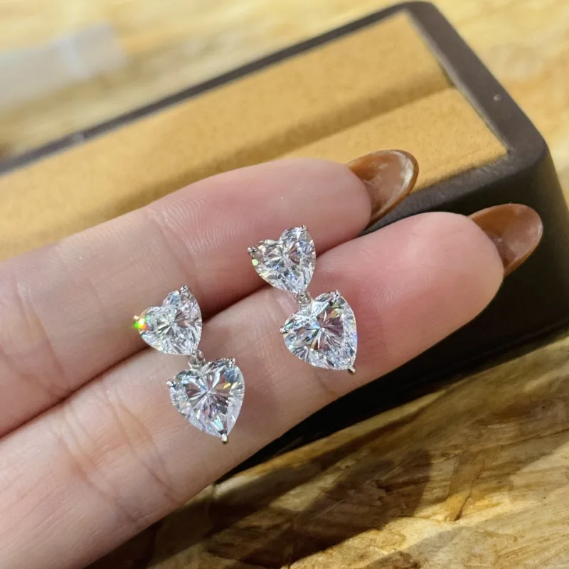 Shining U S925 Silver High Carbond Diamond Double Heart Drop Earrings for Women Fine Jewelry Engagement
Shining U S925 Silver High Carbond Diamond Double Heart Drop Earrings for Women Fine Jewelry Engagement
