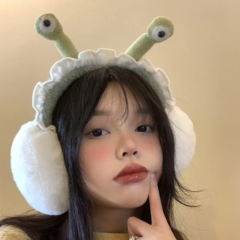 Cute Frog Eyes Earmuffs Fashion Funny Plush Comfortable Winter Ear Warm 2025 Woman Popular Halloween Accessories
Cute Frog Eyes Earmuffs Fashion Funny Plush Comfortable Winter Ear Warm 2025 Woman Popular Halloween Accessories