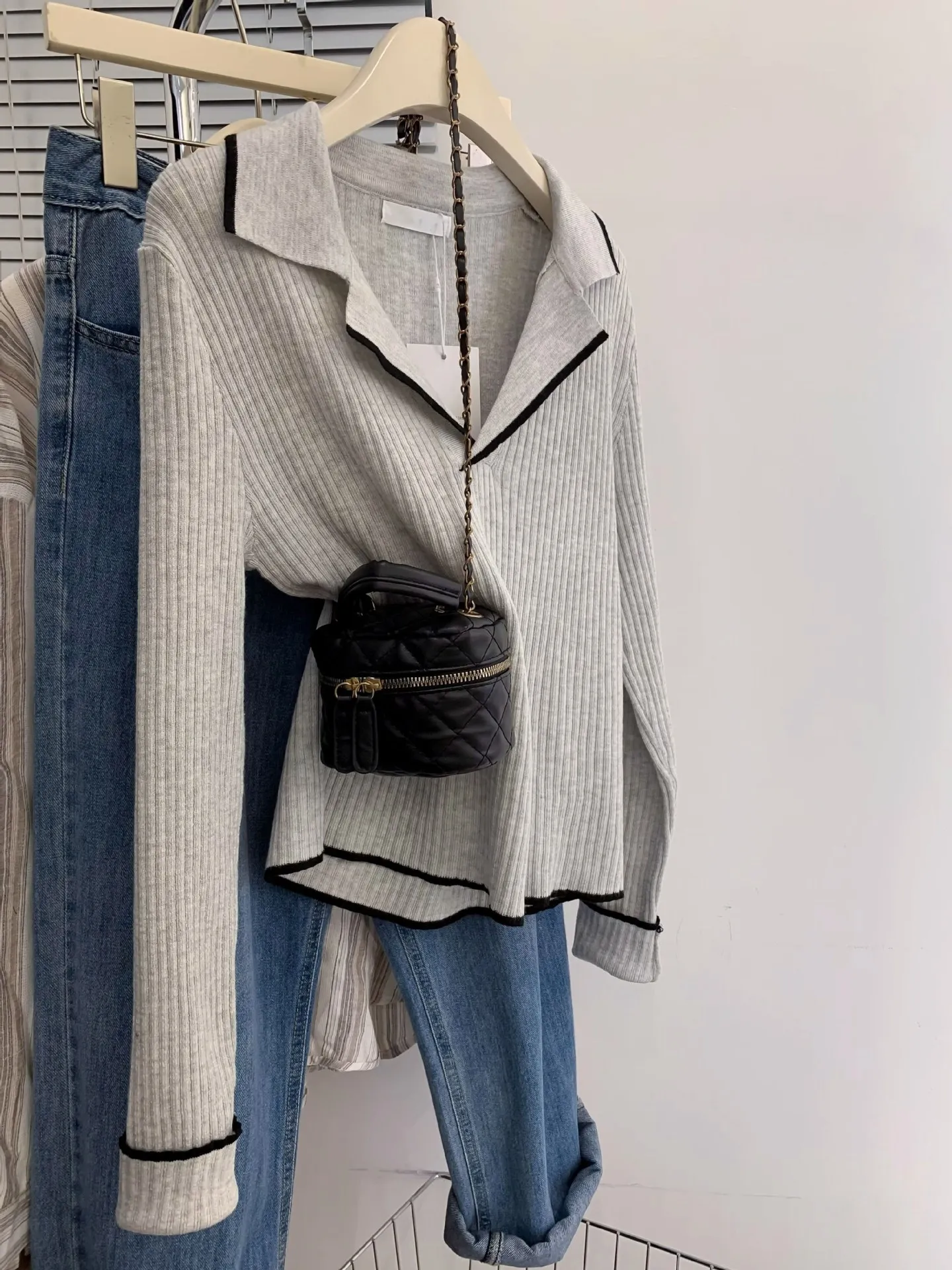 Grey Polo Collar Knitted Sweater for Women, Early Autumn and Autumn Base Coat, V-neck Long Sleeved Knitted Top Sweater
Grey Polo Collar Knitted Sweater for Women, Early Autumn and Autumn Base Coat, V-neck Long Sleeved Knitted Top Sweater