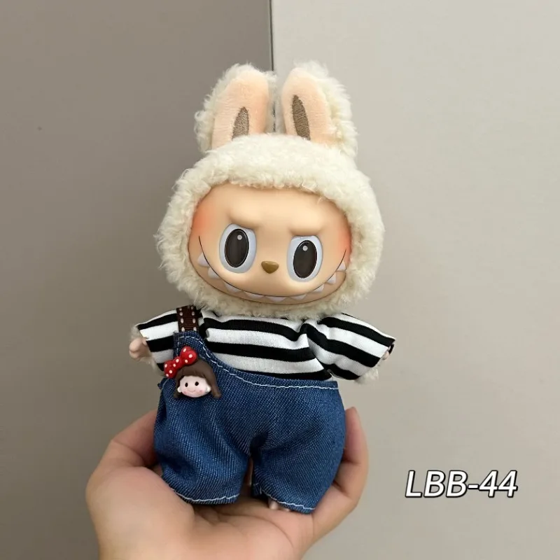 Only clothes are sold. labubu's clothes are plush vinyl. Labubu sits at the party. The second generation is a replacement suit.
Only clothes are sold. labubu's clothes are plush vinyl. Labubu sits at the party. The second generation is a replacement suit.