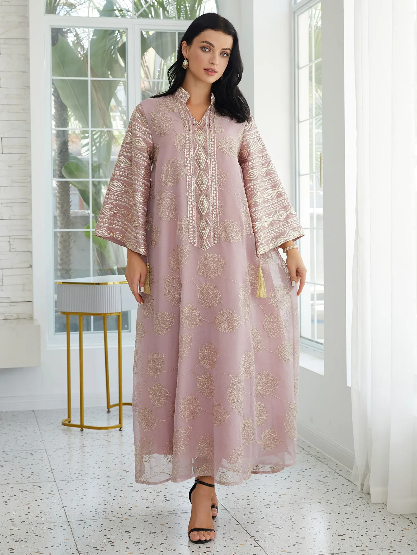Ramadan Muslim women's new clothing luxury fashion dress Malaysian clothing elegant embroidery plus size Dubai Arabian robe
Ramadan Muslim women's new clothing luxury fashion dress Malaysian clothing elegant embroidery plus size Dubai Arabian robe