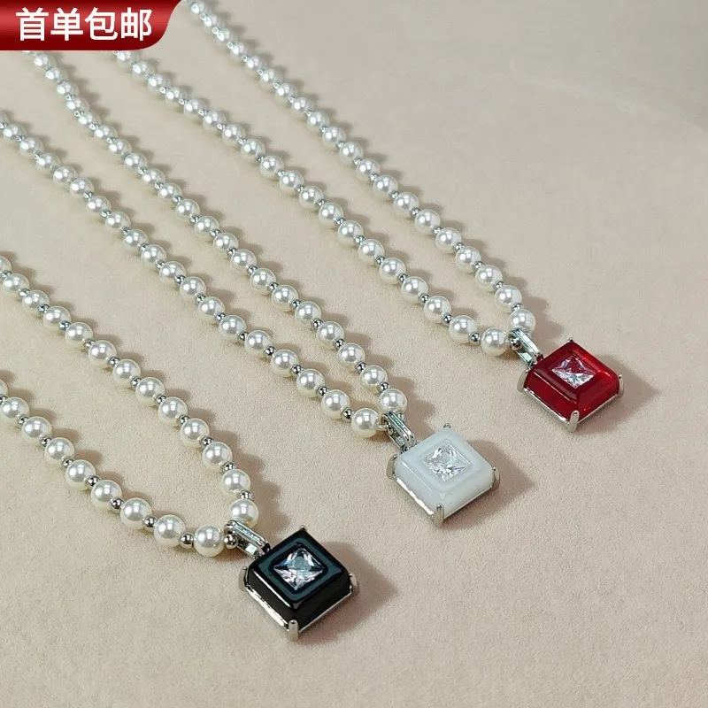 Fashion Geometric Square Design Pearl Necklace Spring and Summer Accessories New Clavicle Necklace Women's Versatile Premium Sen
Fashion Geometric Square Design Pearl Necklace Spring and Summer Accessories New Clavicle Necklace Women's Versatile Premium Sen