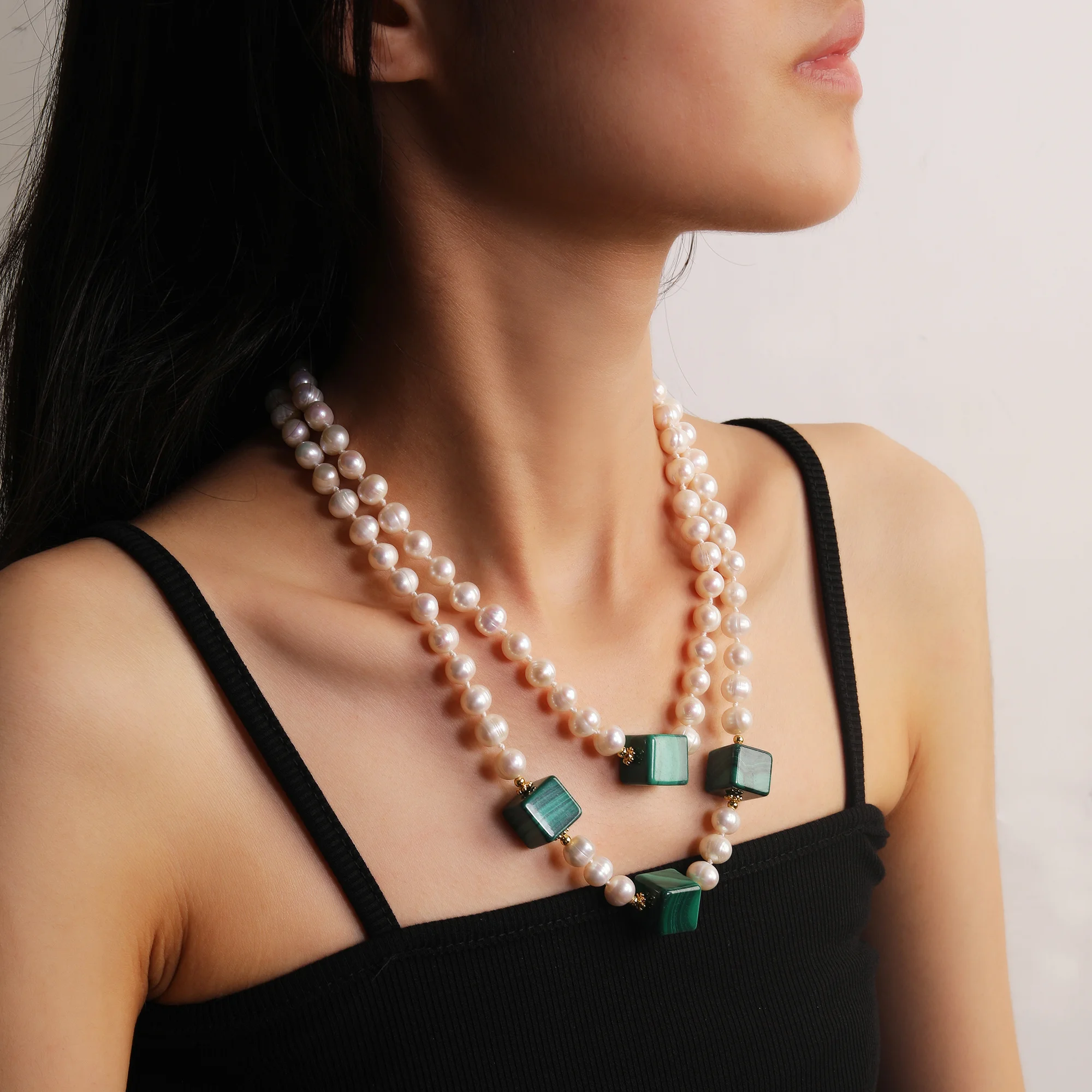 Fashion Vintage Nature Square Shape Maindstone Malachite and Freshwater Pearl Double Layer Design Beaded Necklace for Party
Fashion Vintage Nature Square Shape Maindstone Malachite and Freshwater Pearl Double Layer Design Beaded Necklace for Party