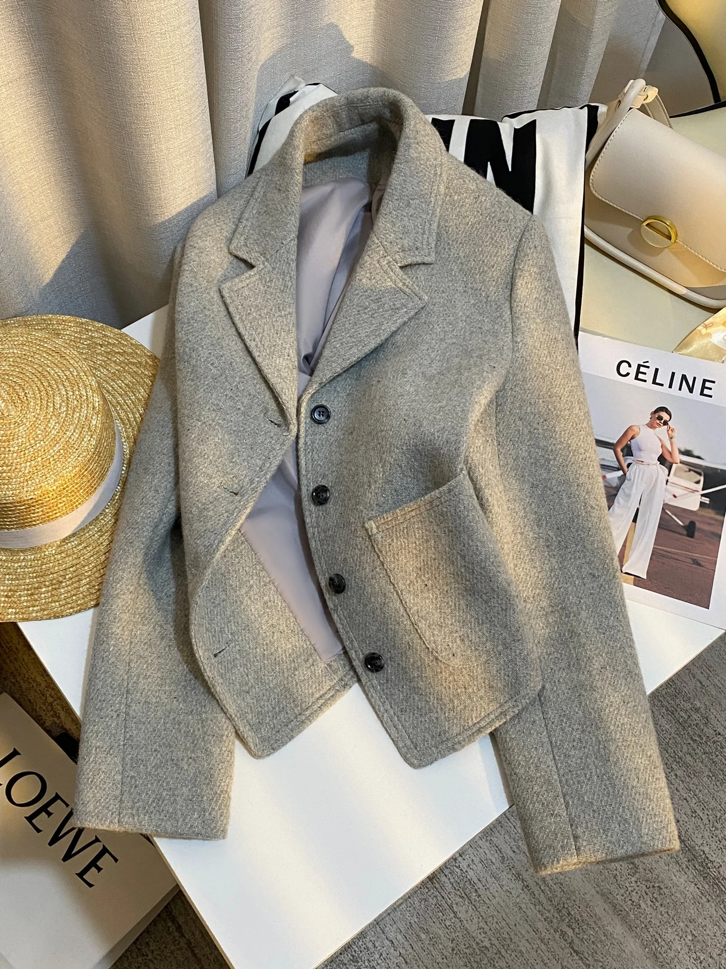 Ele ey Woolen Suit Jaet Women's Casual Sle ort Coat Spring 2026 Faion mat Button up Long Sve
Ele ey Woolen Suit Jaet Women's Casual Sle ort Coat Spring 2026 Faion mat Button up Long Sve