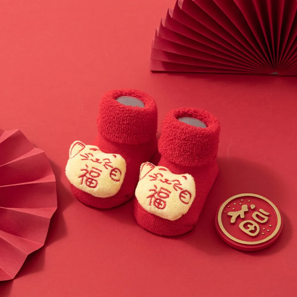 Детские носки Fortune Cat, китайские новогодние носки с кроликом, противоскользящие детские хлопковые носки для танца льва, мягкие чулочно-носочные изделия с замком Longevity, Новый год
Детские носки Fortune Cat, китайские новогодние носки с кроликом, противоскользящие детские хлопковые носки для танца льва, мягкие чулочно-носочные изделия с замком Longevity, Новый год