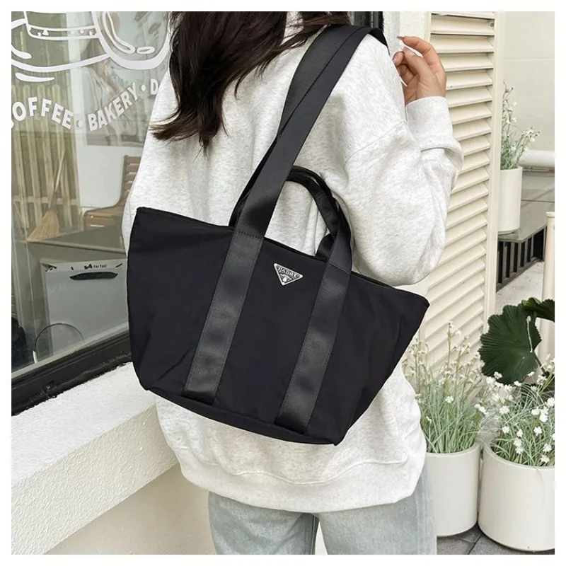 Простая элегантная сумка через плечо для офиса, поездок на работу, деловых встреч, женская, изысканная, шикарная, универсальная, вневременная, стильная, практичная
Простая элегантная сумка через плечо для офиса, поездок на работу, деловых встреч, женская, изысканная, шикарная, универсальная, вневременная, стильная, практичная