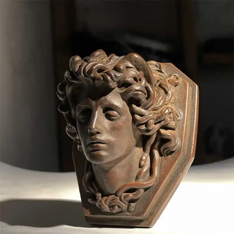 Medusa Head Museum Reproduction Ancient Roman Sculpture Home Desktop Decorative Art Ornament Art Teaching Aids
Medusa Head Museum Reproduction Ancient Roman Sculpture Home Desktop Decorative Art Ornament Art Teaching Aids