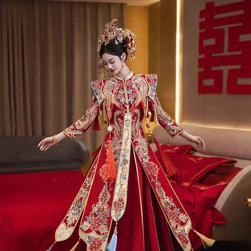 A luxurious wedding dress for figure in the new Chinese-style toasting style
A luxurious wedding dress for figure in the new Chinese-style toasting style