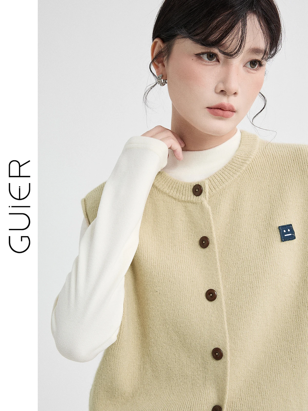 Вязаный жилет Guier с круглым вырезом, женский, зимний, новый, с вышивкой-улыбкой, с манжетами, для многослойных образов, повседневный, свободного кроя
Вязаный жилет Guier с круглым вырезом, женский, зимний, новый, с вышивкой-улыбкой, с манжетами, для многослойных образов, повседневный, свободного кроя