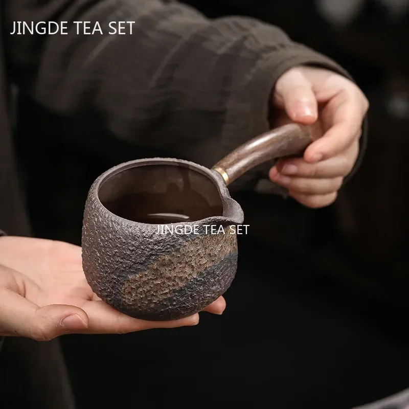 Japanese Style Coarse Pottery Teapot Ebony Side Handle Tea Pot Gold lron glaze Fair Cup Handmade Tea Ceremony Supplies 240ml
Japanese Style Coarse Pottery Teapot Ebony Side Handle Tea Pot Gold lron glaze Fair Cup Handmade Tea Ceremony Supplies 240ml