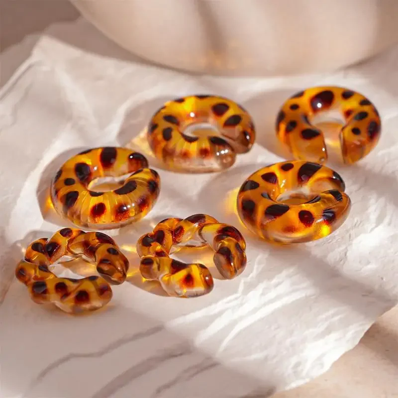 Vintage Leopard Print Resin C-Shaped Ear Clips Earrings for Women Glossy No Piercing Fake Cartilage Ear Cuff Jewelry Accessories
Vintage Leopard Print Resin C-Shaped Ear Clips Earrings for Women Glossy No Piercing Fake Cartilage Ear Cuff Jewelry Accessories