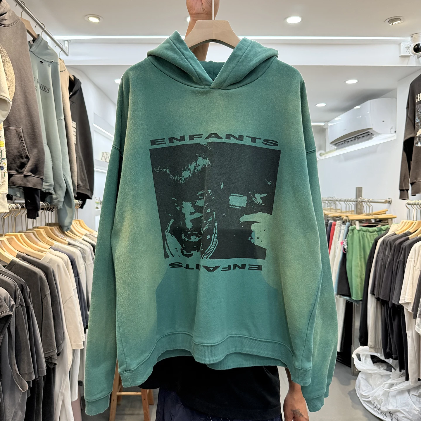 Толстовка с капюшоном в стиле ретро Street Sle Waed Illustration Jaet Oversize, повседневная толстовка Fce для пар, осенне-зимняя теплая
Толстовка с капюшоном в стиле ретро Street Sle Waed Illustration Jaet Oversize, повседневная толстовка Fce для пар, осенне-зимняя теплая