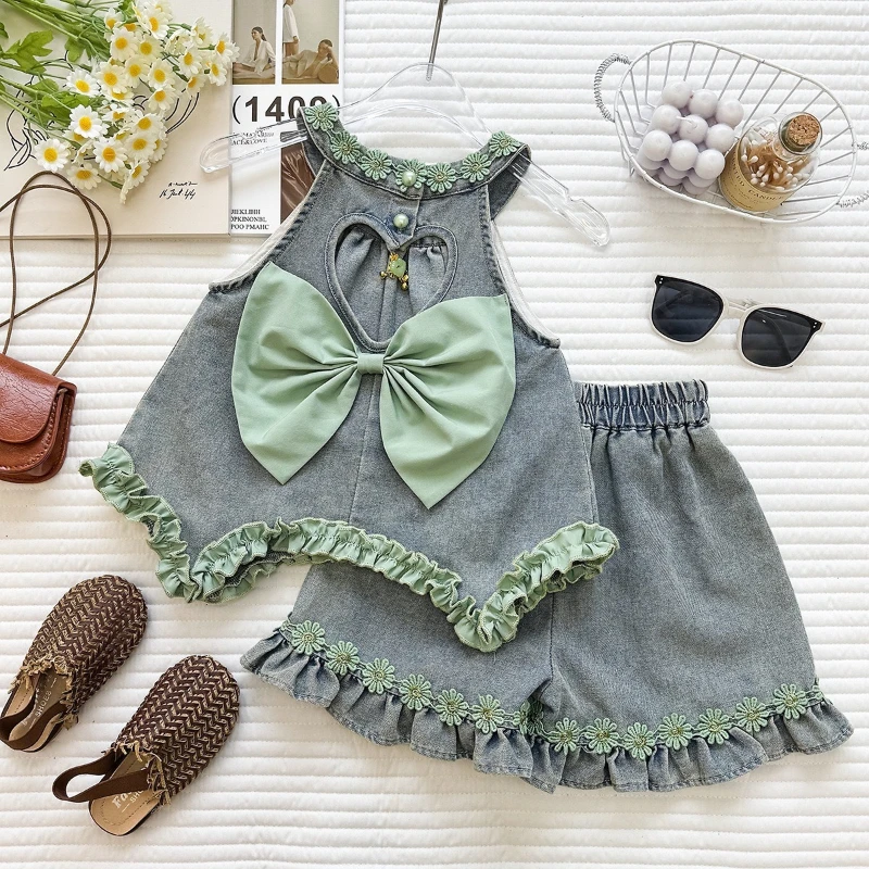 2026 Summer New Design Sense Children's Sleeveless Hanging Neck Irregular Hem Top and Floral Edge Shorts Two-piece Set
2026 Summer New Design Sense Children's Sleeveless Hanging Neck Irregular Hem Top and Floral Edge Shorts Two-piece Set