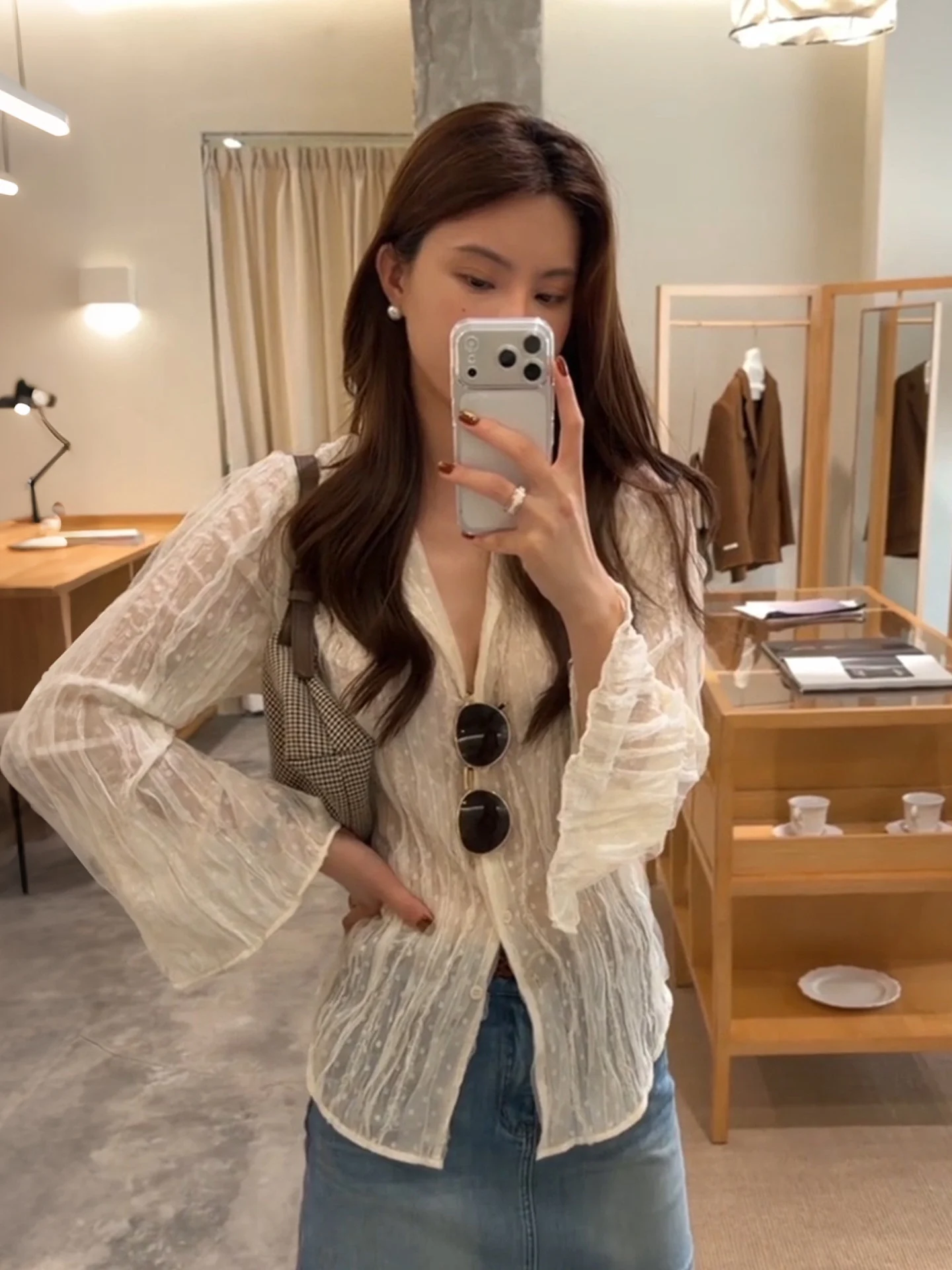 Elegant White Bell Sleeve Sun Protection Shirt Jacket Women Summer Fashionable Outerwear Cardigan Top Thin French Style Loose...
Elegant White Bell Sleeve Sun Protection Shirt Jacket Women Summer Fashionable Outerwear Cardigan Top Thin French Style Loose...